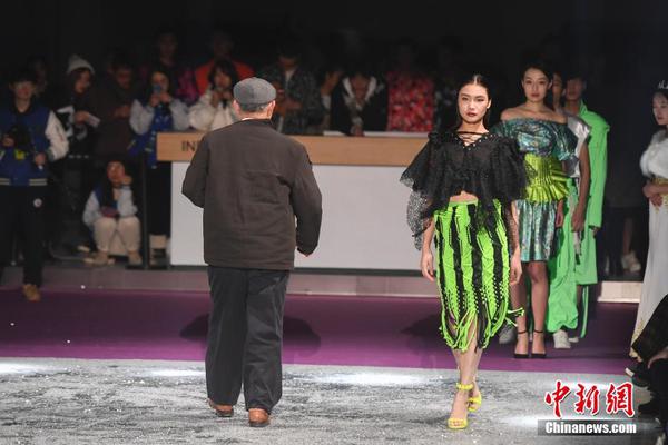 委内瑞拉第二波疫情加剧 市长给患者家门贴红色标签