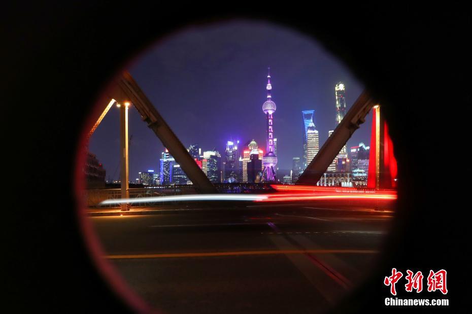 沃尔复出31分火箭爆冷 东契奇失准独行侠憾负