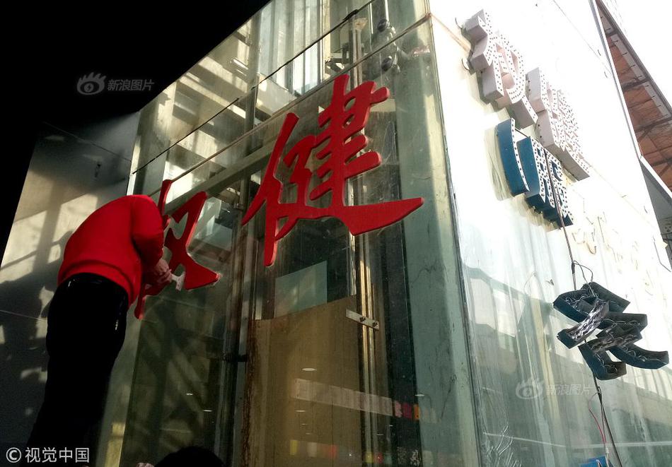 印度民众持续庆祝洒红节