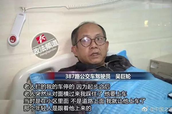 可怜!搬迁社区没装电梯 一老人跪爬楼梯上楼